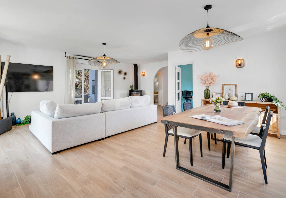 Coastal Living Just 2 Minutes from the Beach