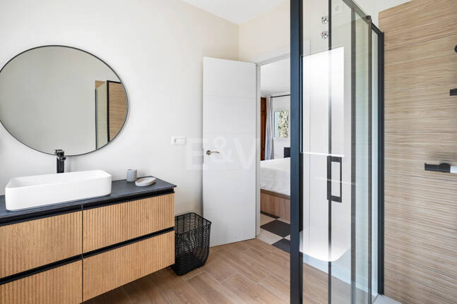 Coastal Living Just 2 Minutes from the Beach