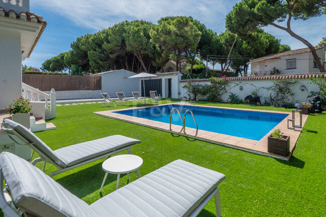 Coastal Living Just 2 Minutes from the Beach