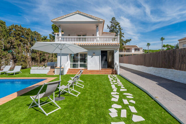 Coastal Living Just 2 Minutes from the Beach