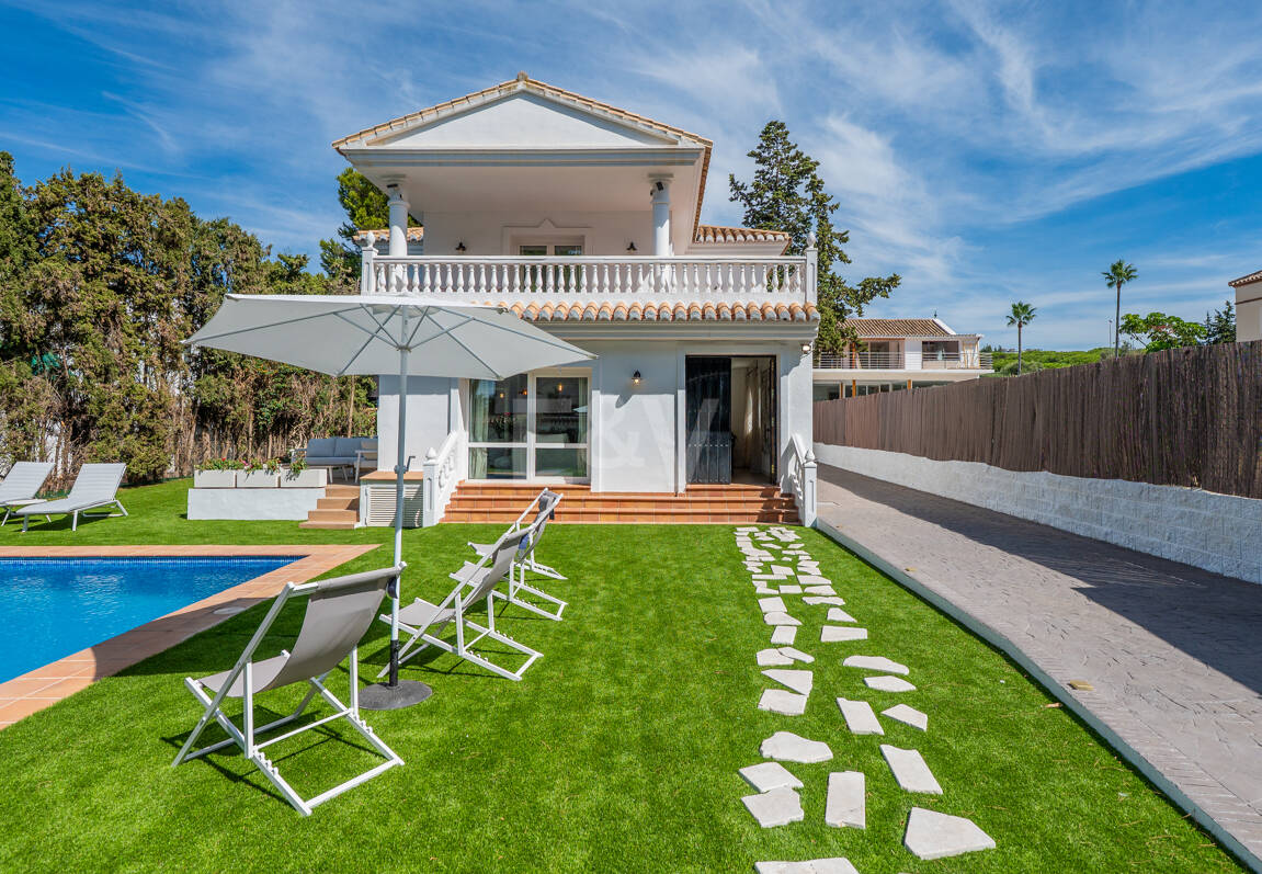 Coastal Living Just 2 Minutes from the Beach