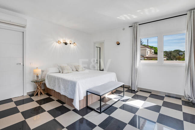 Coastal Living Just 2 Minutes from the Beach