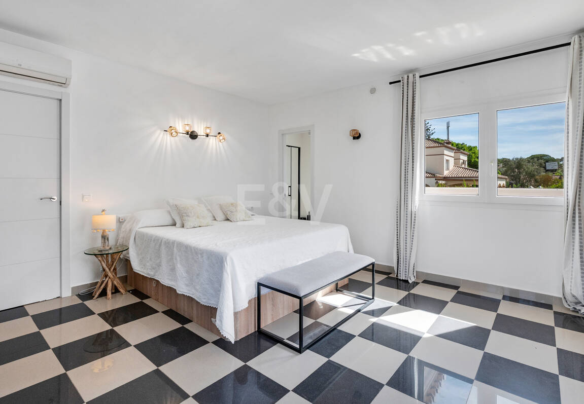 Coastal Living Just 2 Minutes from the Beach