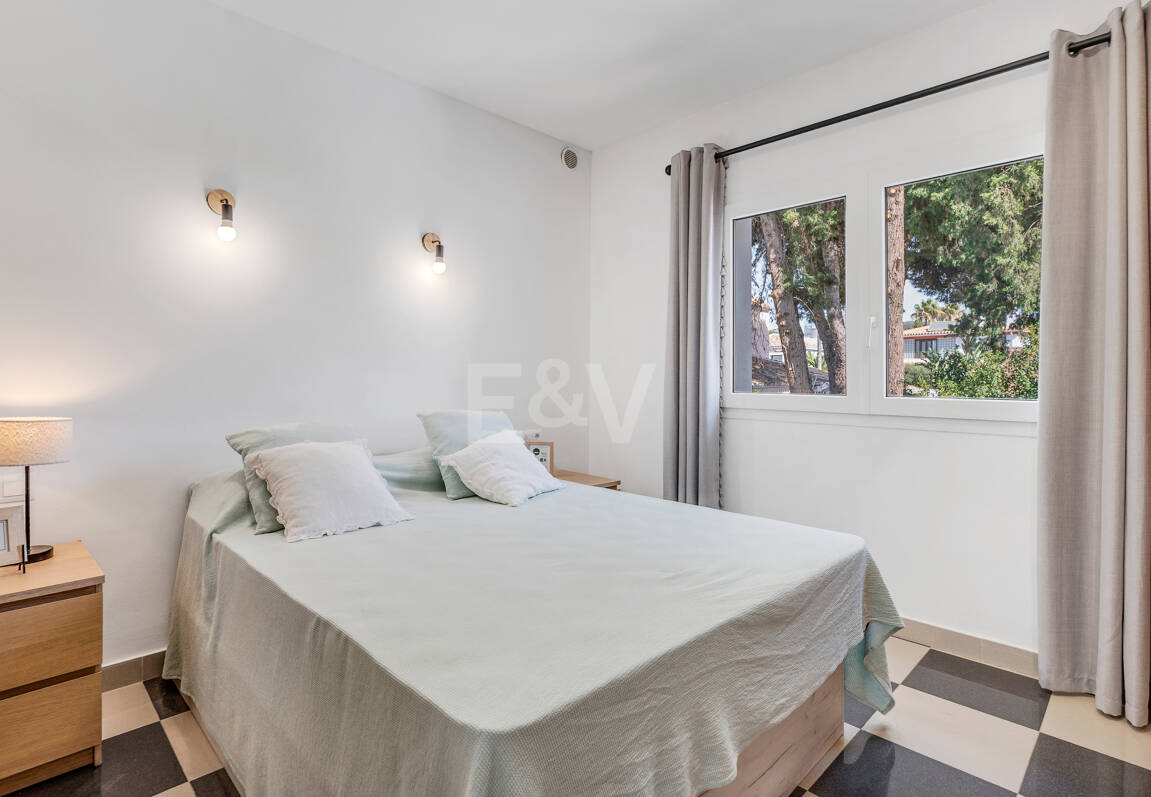 Coastal Living Just 2 Minutes from the Beach