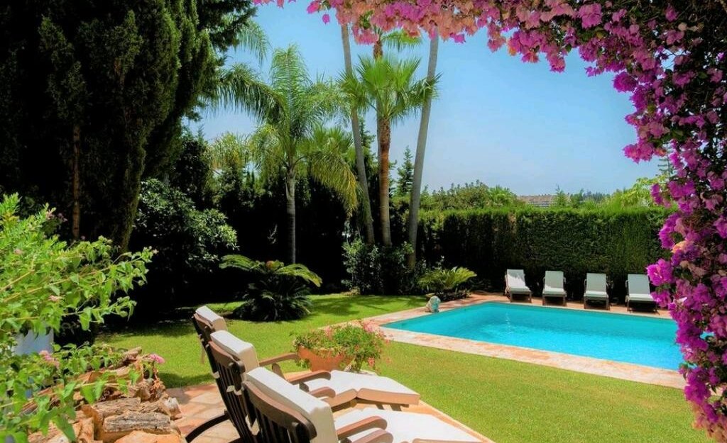 Magnifica villa de estilo andaluz en urbanización cerrada con vigilancia 24 horas
