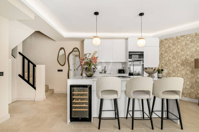 Radhus till salu i Puerto Banus, Marbella