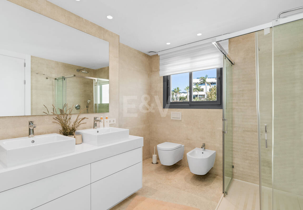 Penthouse with Sea & Mountain Views in 5-Star Community