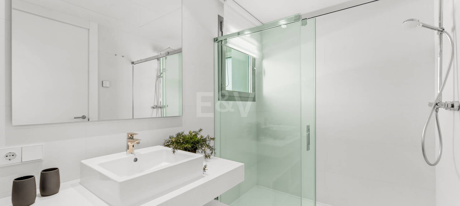 Penthouse mit Meer- und Bergblick in einer 5-Sterne-Wohnanlage
