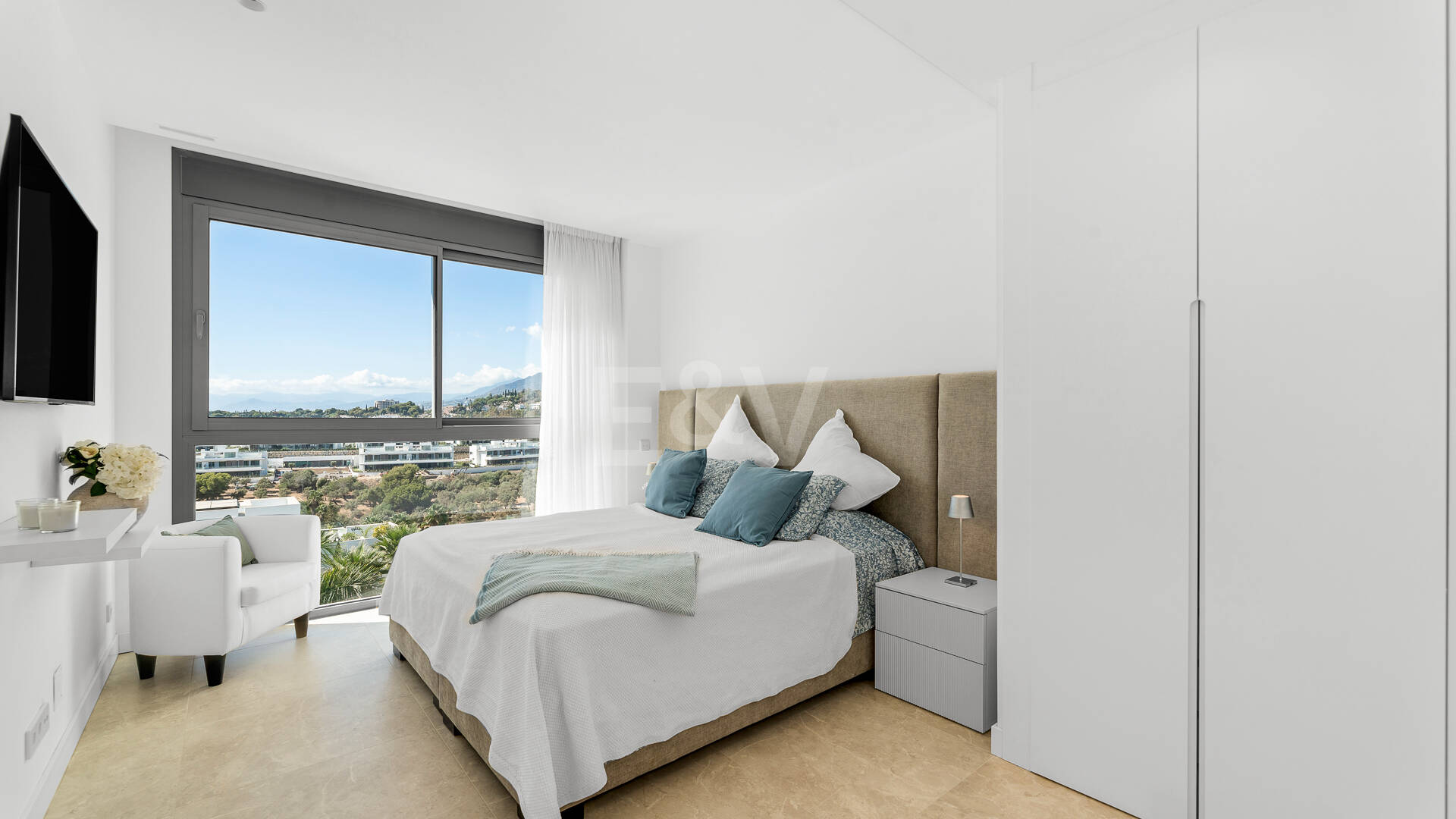 Penthouse with Sea & Mountain Views in 5-Star Community