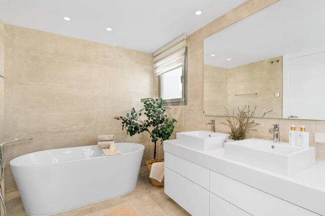 Penthouse with Sea & Mountain Views in 5-Star Community