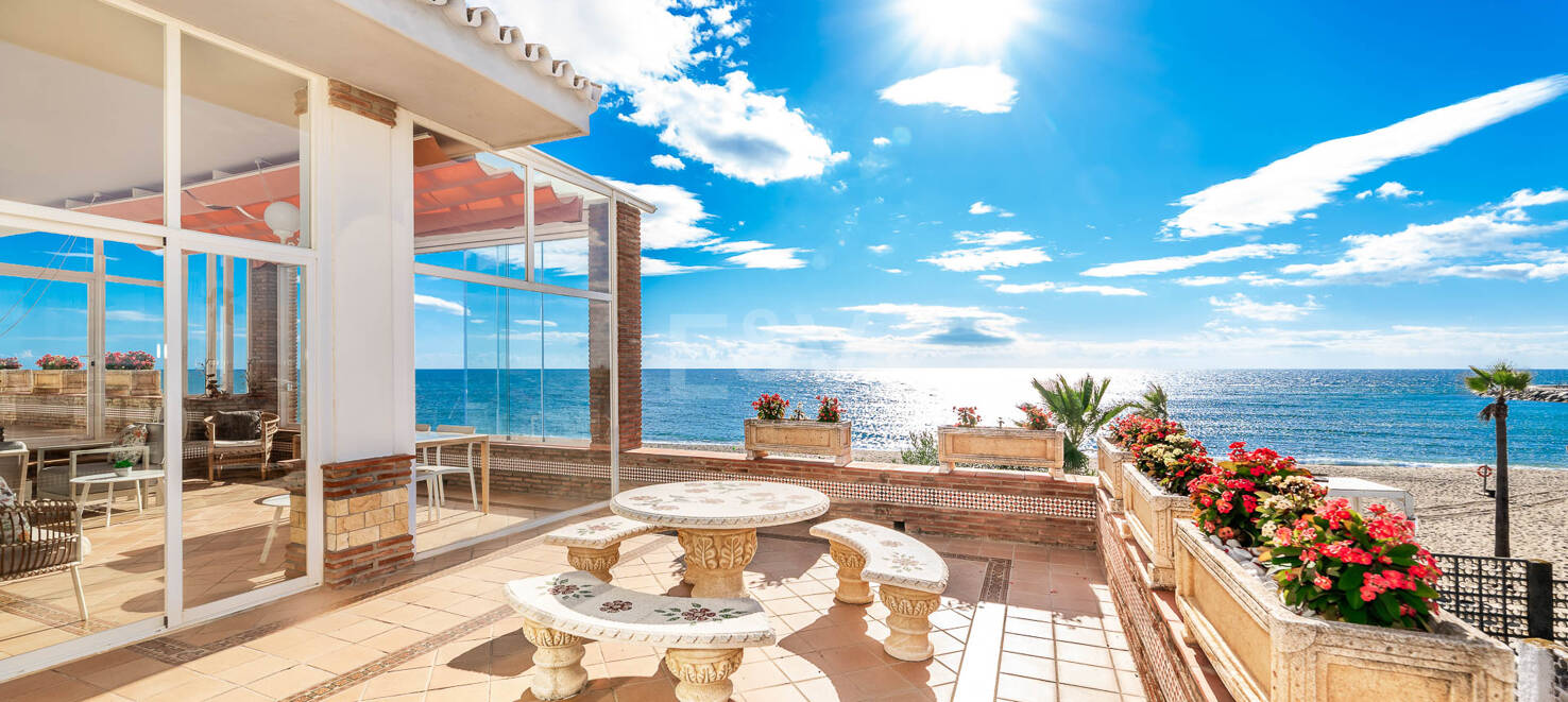 Spacious Frontline Beach Villa with Direct Access to the Beach