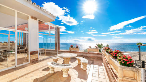 Gran villa frente al mar con acceso directo a la playa