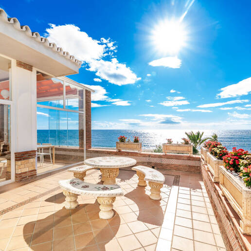 Spacious Frontline Beach Villa with Direct Access to the Beach