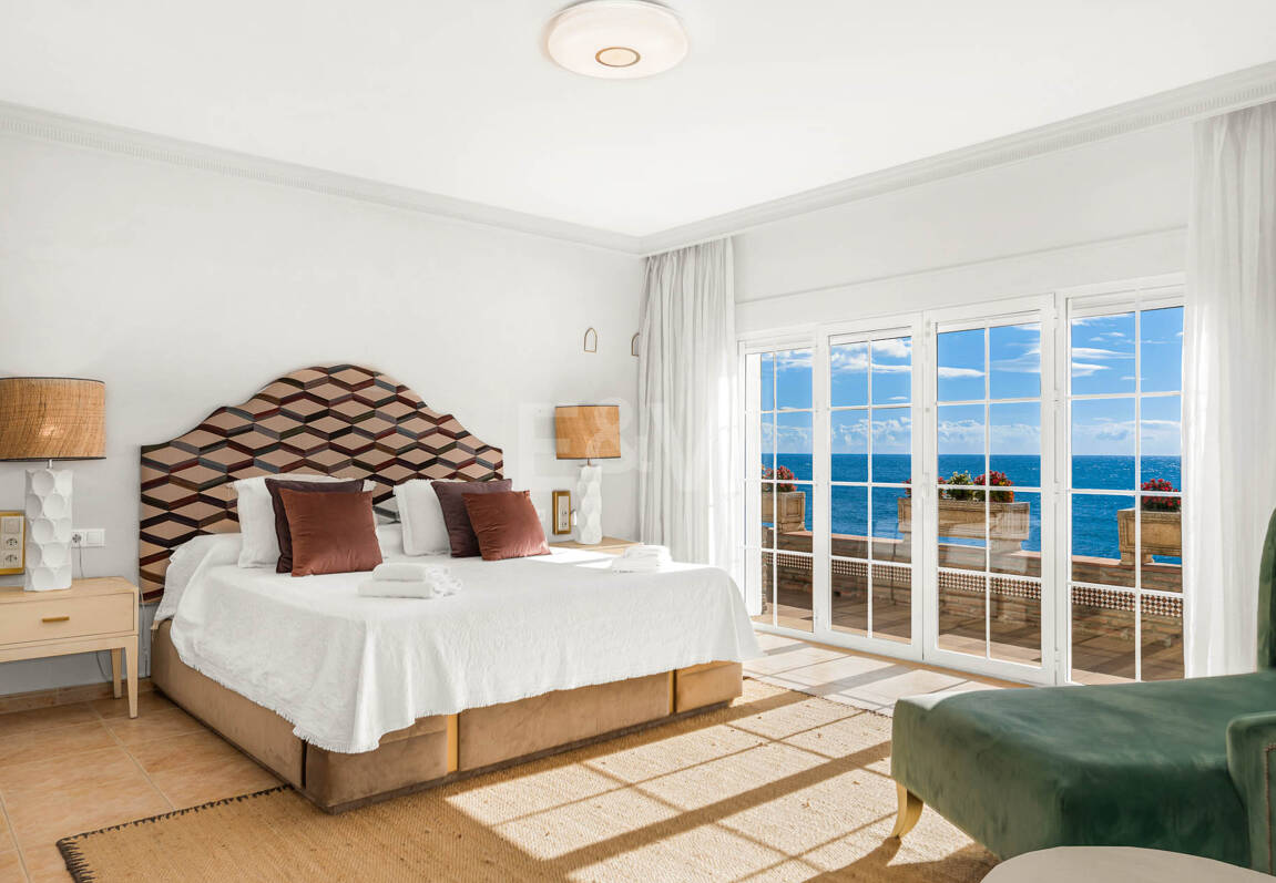 Spacious Frontline Beach Villa with Direct Access to the Beach