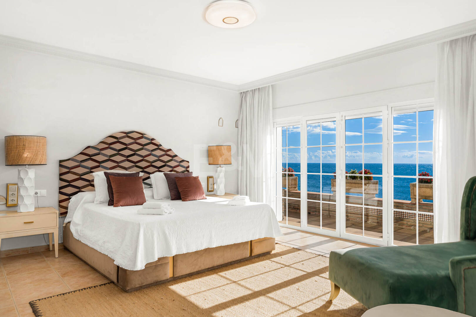 Spacious Frontline Beach Villa with Direct Access to the Beach