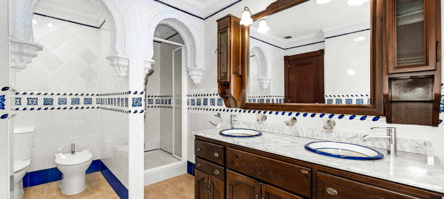 Spacious Frontline Beach Villa with Direct Access to the Beach