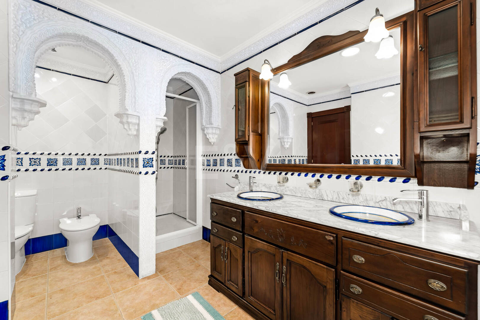 Spacious Frontline Beach Villa with Direct Access to the Beach