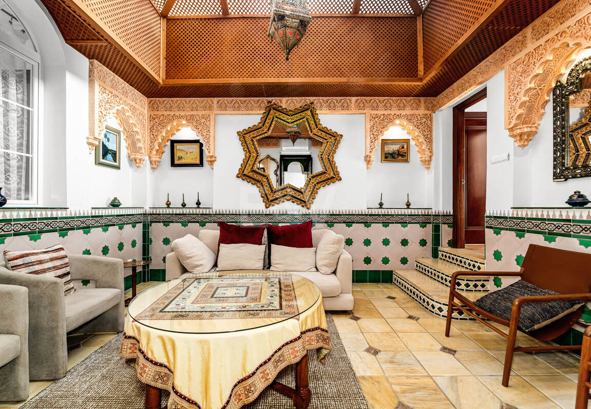 Spacious Frontline Beach Villa with Direct Access to the Beach