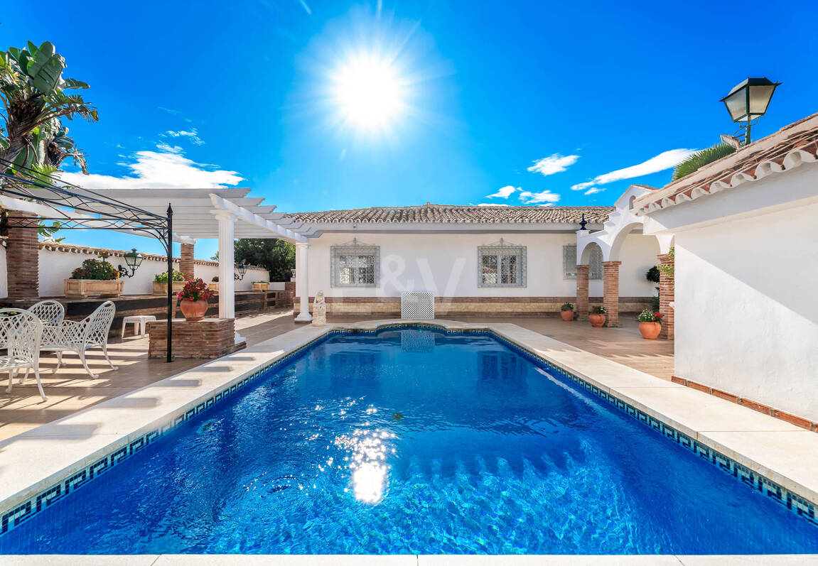 Spacious Frontline Beach Villa with Direct Access to the Beach