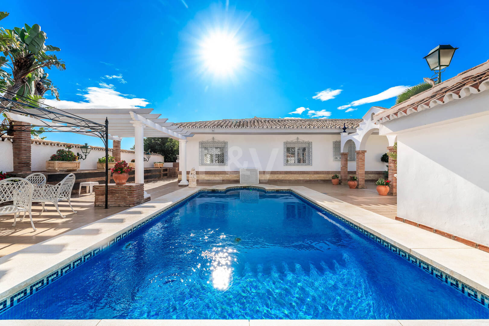 Spacious Frontline Beach Villa with Direct Access to the Beach