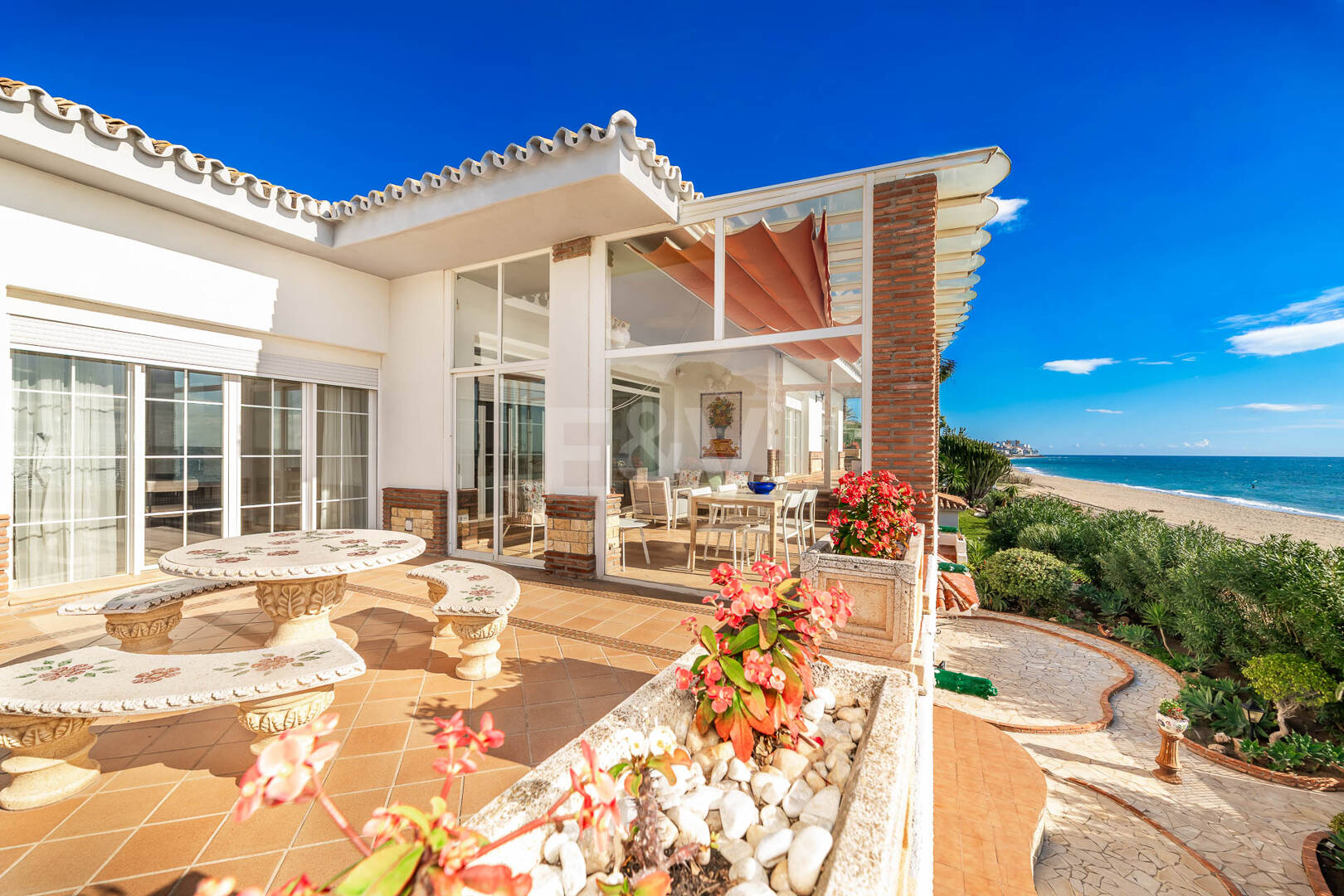 Spacious Frontline Beach Villa with Direct Access to the Beach