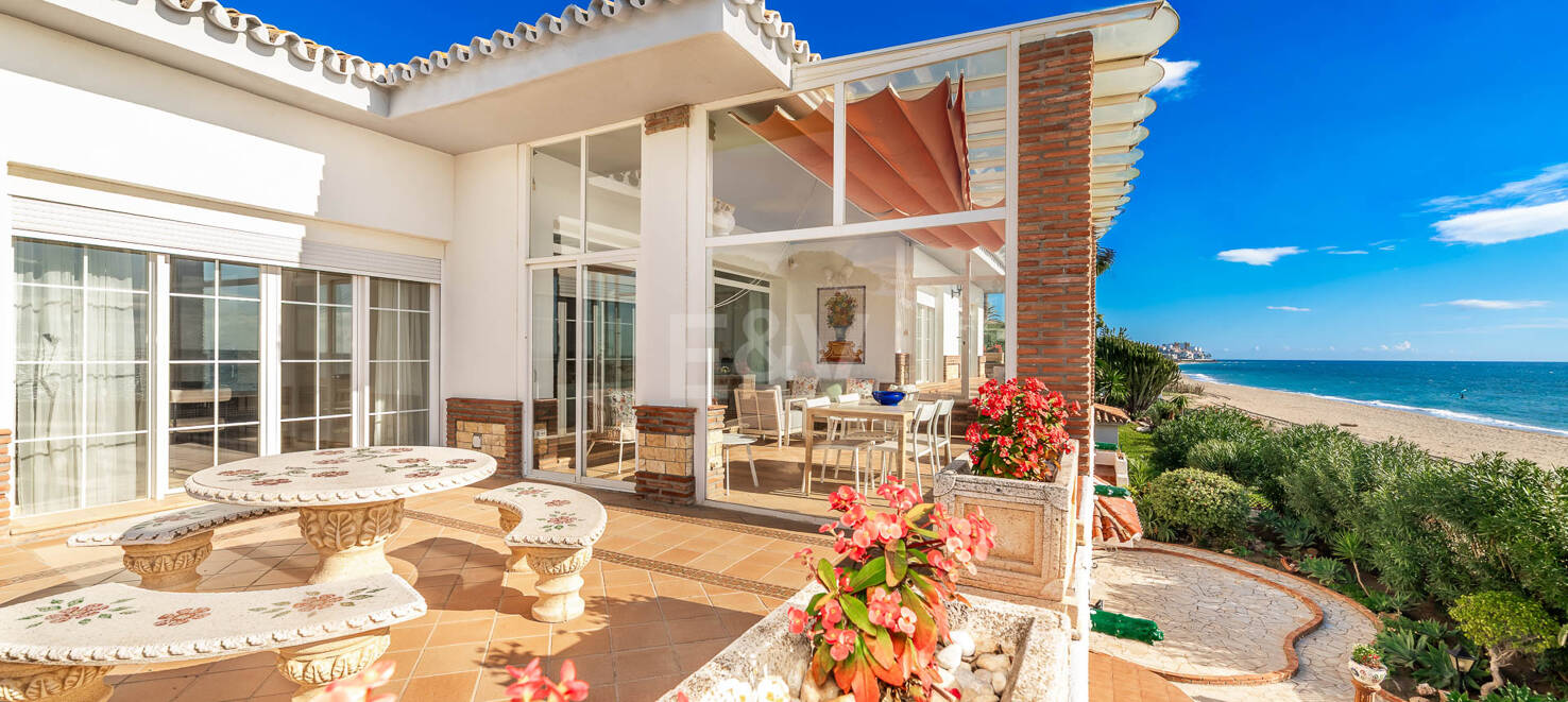 Spacious Frontline Beach Villa with Direct Access to the Beach