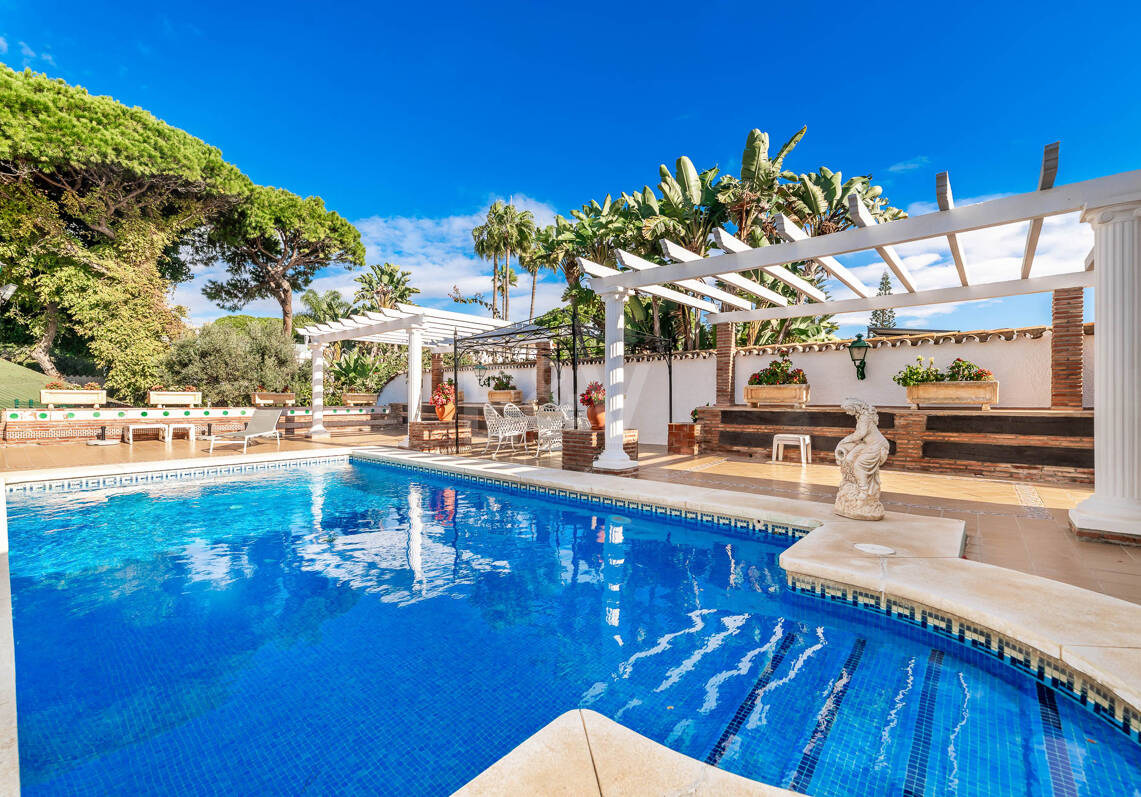 Spacious Frontline Beach Villa with Direct Access to the Beach