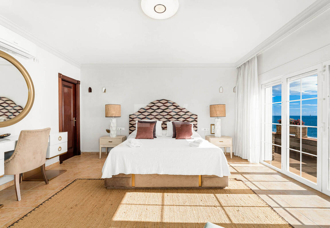 Spacious Frontline Beach Villa with Direct Access to the Beach