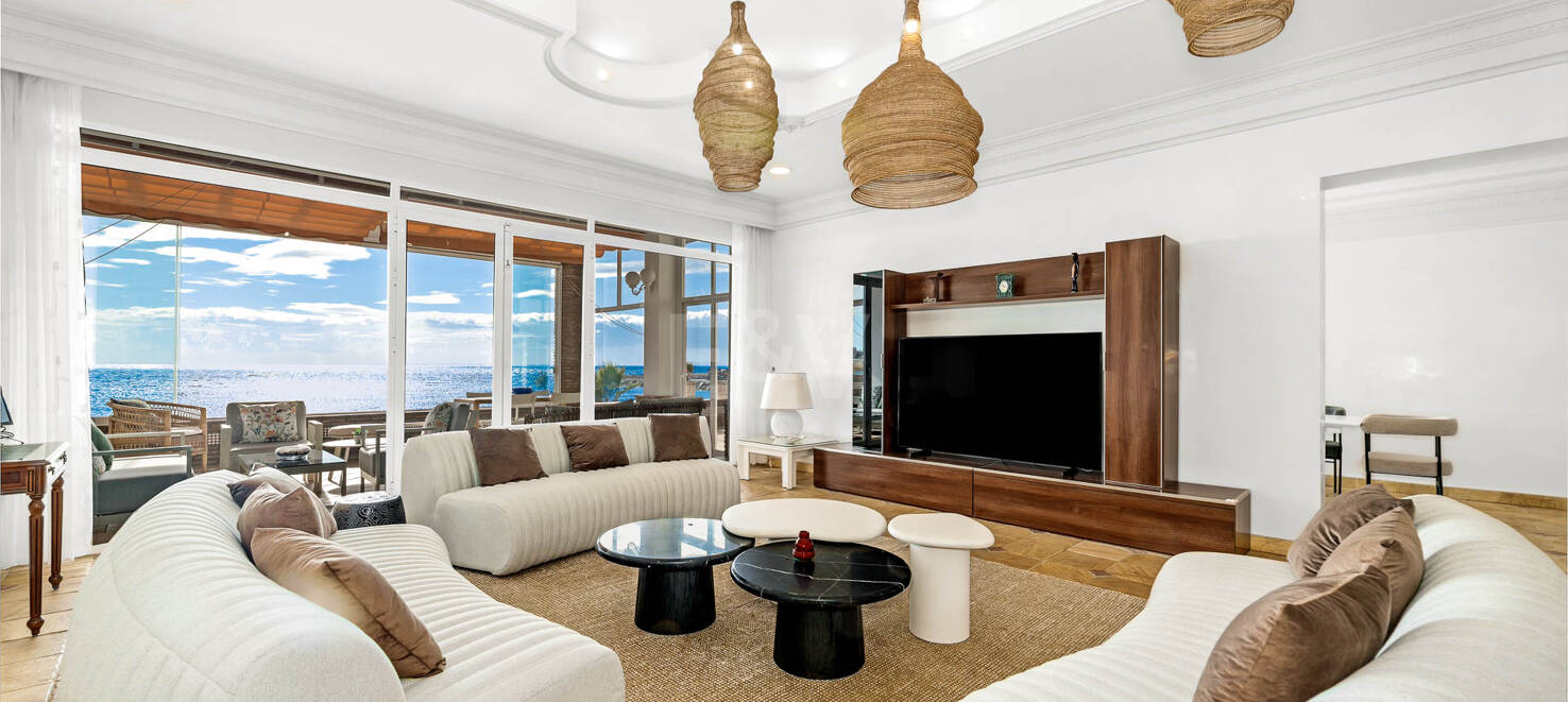 Spacious Frontline Beach Villa with Direct Access to the Beach