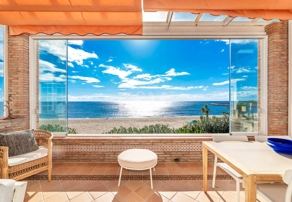 Spacious Frontline Beach Villa with Direct Access to the Beach