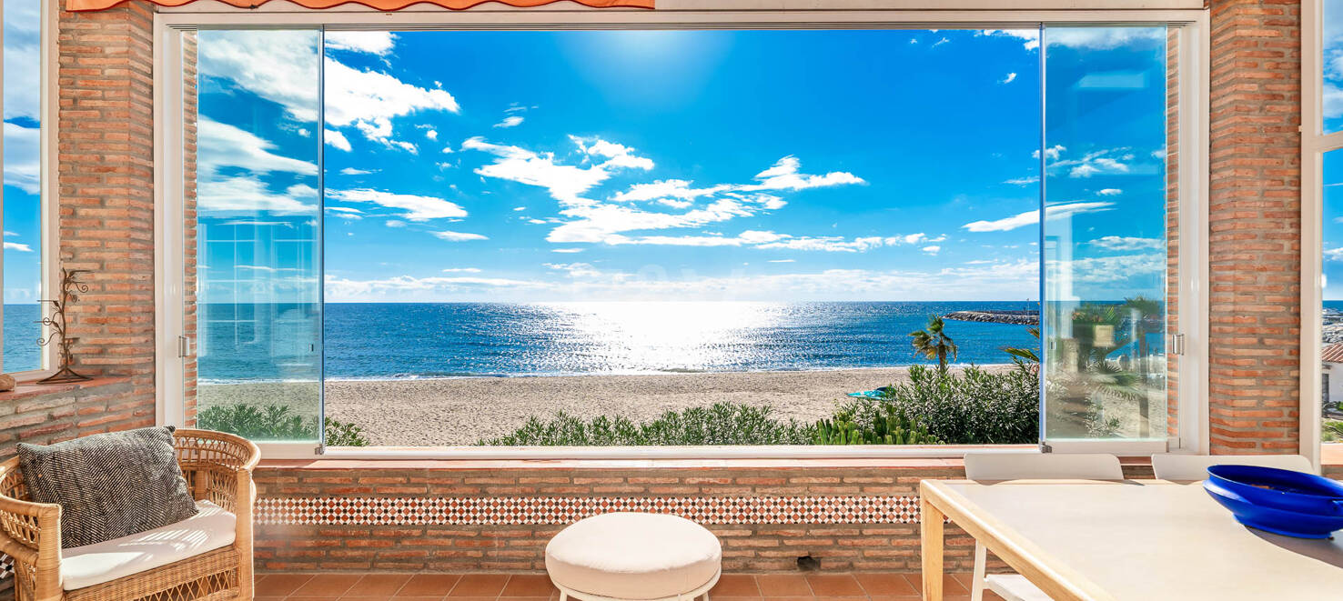 Spacious Frontline Beach Villa with Direct Access to the Beach