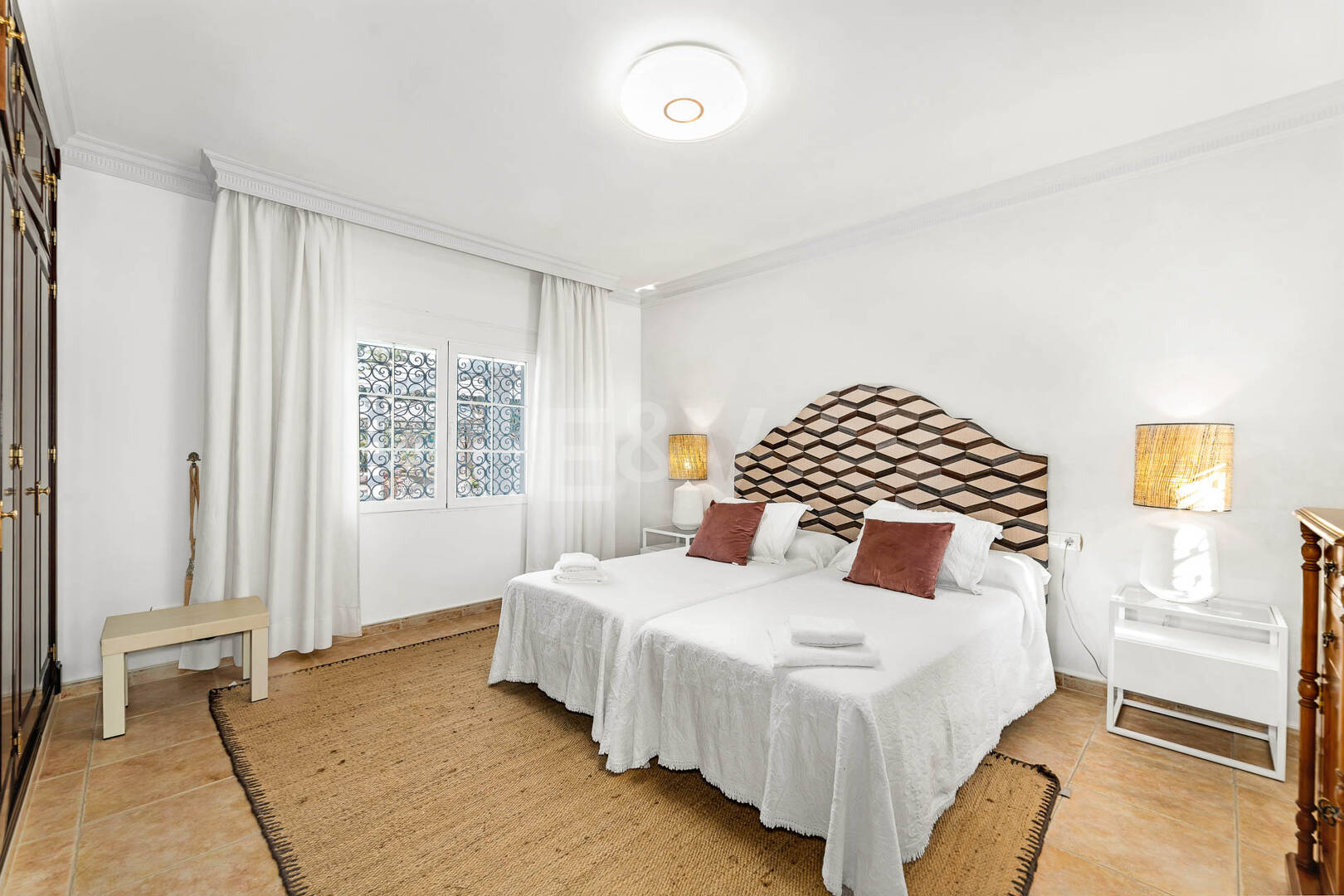 Spacious Frontline Beach Villa with Direct Access to the Beach