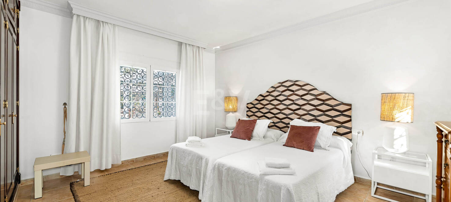 Spacious Frontline Beach Villa with Direct Access to the Beach