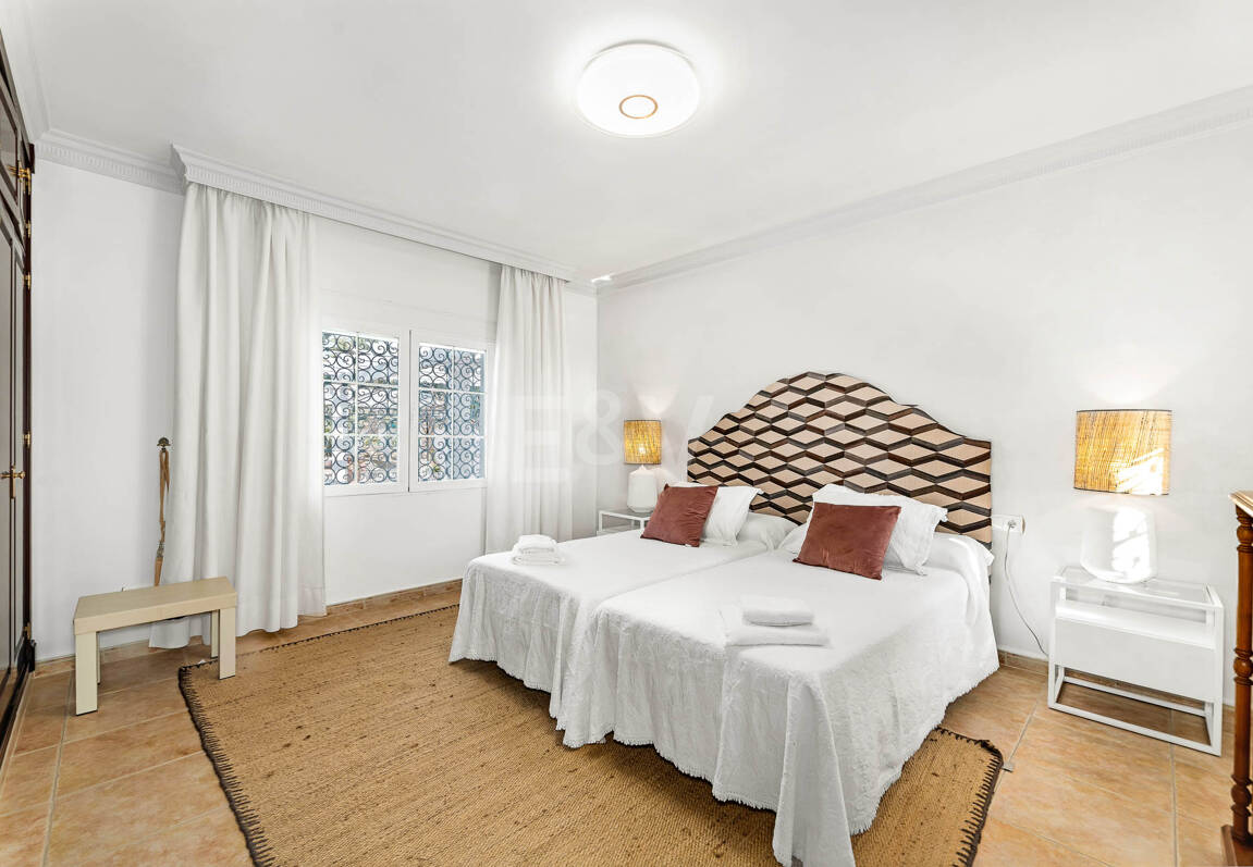 Spacious Frontline Beach Villa with Direct Access to the Beach