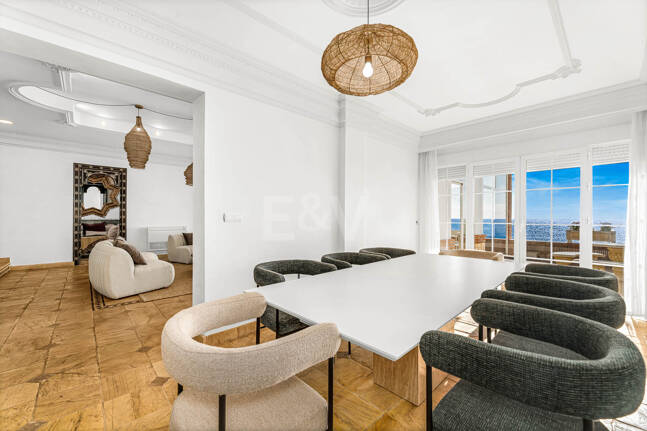 Spacious Frontline Beach Villa with Direct Access to the Beach