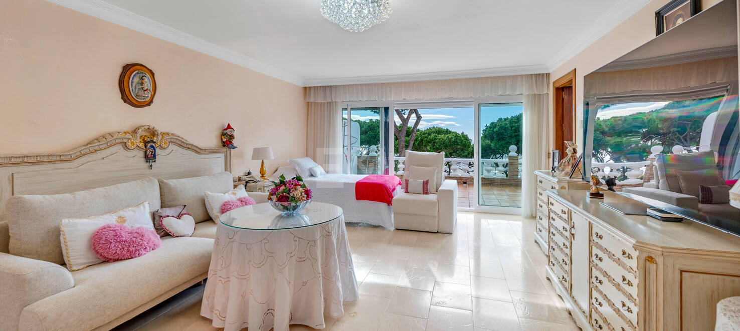 Luxury Villa with Private Access to Cabopino Marina and walking Distance to the Beach