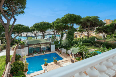 Villa with Private Access to the Beach and the Cabopino Marina