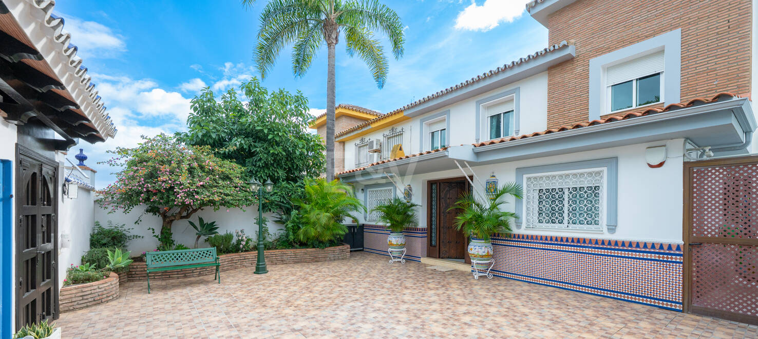 Luxury Villa with Private Access to Cabopino Marina and walking Distance to the Beach