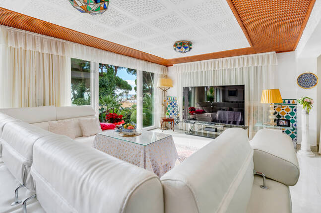 Villa with Private Access to the Beach and the Cabopino Marina