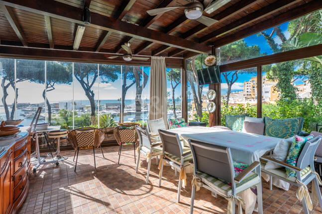 Villa with Private Access to the Beach and the Cabopino Marina