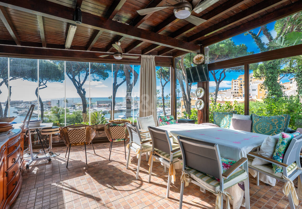 Villa with Private Access to the Beach and the Cabopino Marina