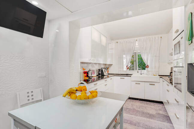 Villa with Private Access to the Beach and the Cabopino Marina