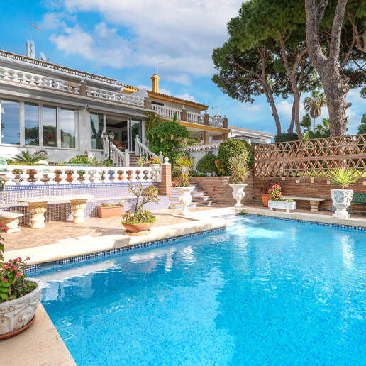 Luxury Villa with Private Access to Cabopino Marina and walking Distance to the Beach