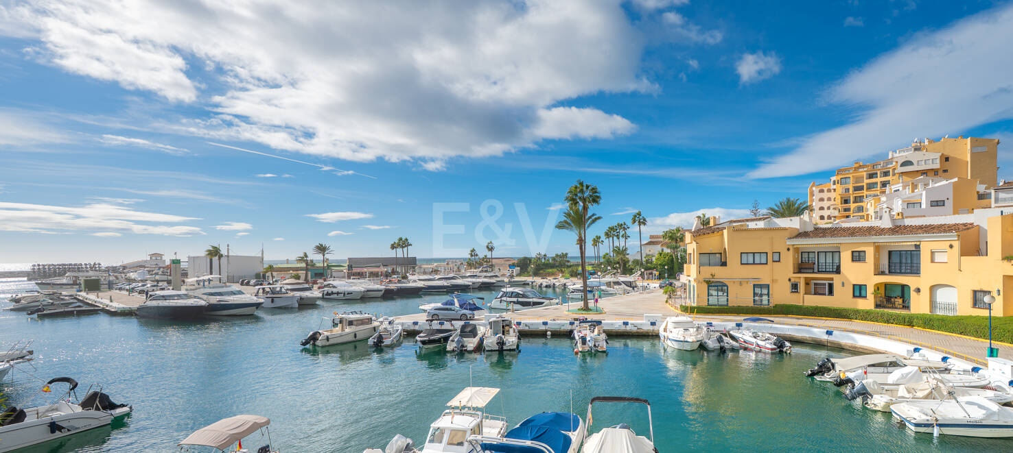 Luxury Villa with Private Access to Cabopino Marina and walking Distance to the Beach