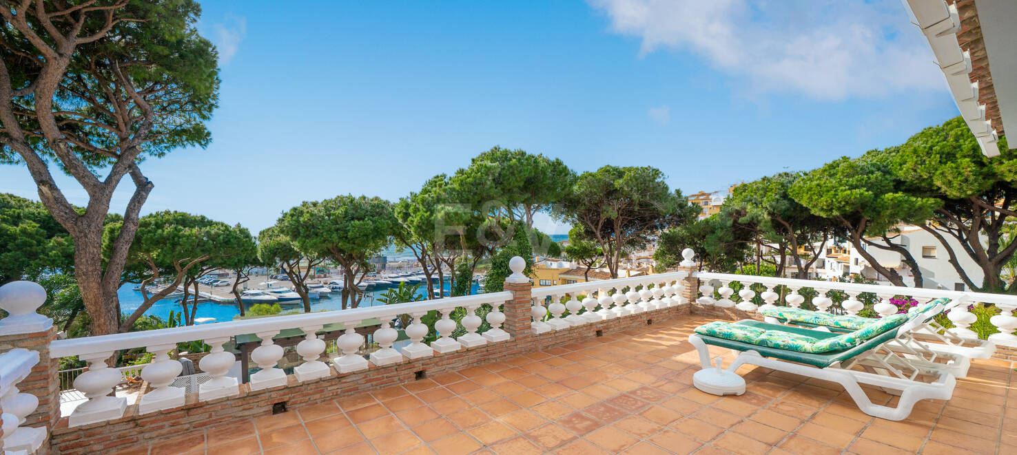 Luxury Villa with Private Access to Cabopino Marina and walking Distance to the Beach