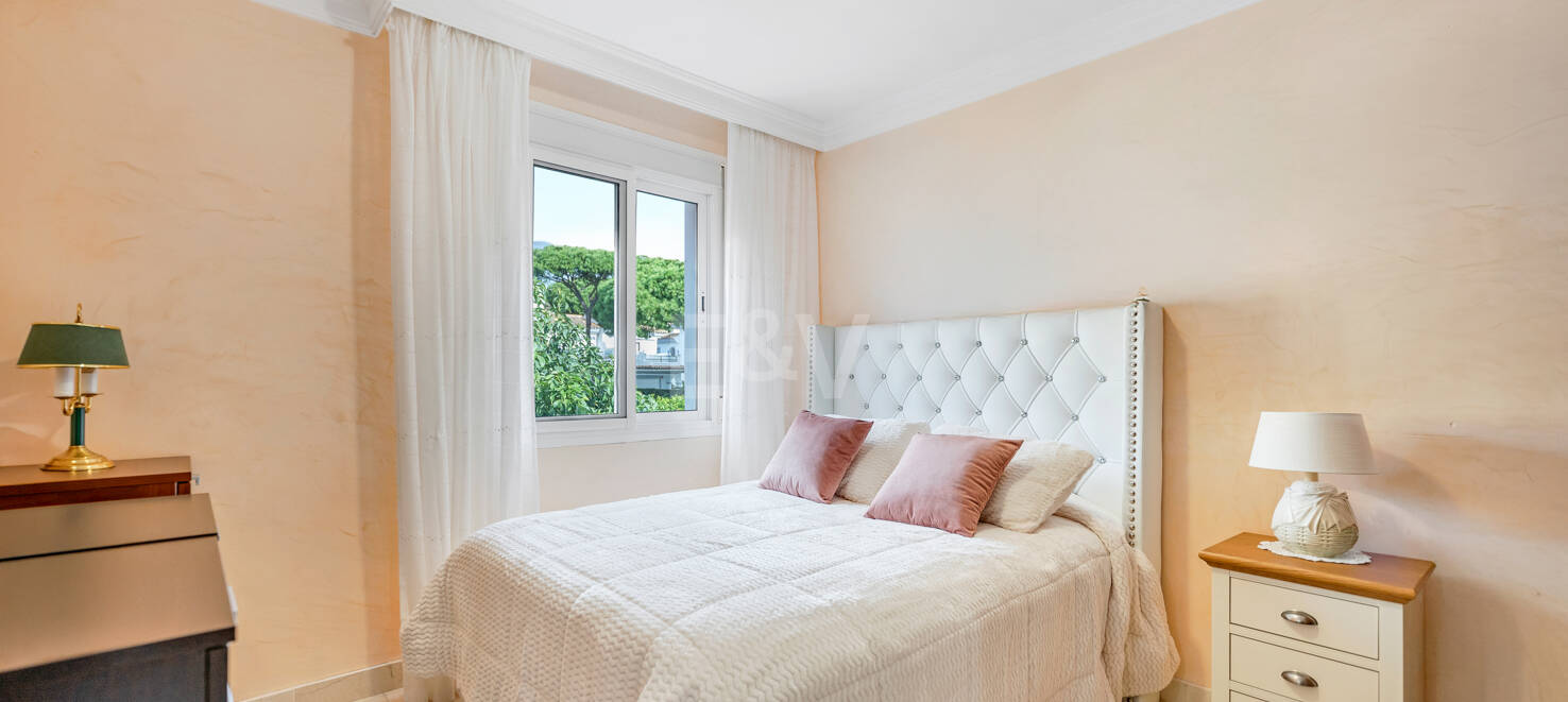 Luxury Villa with Private Access to Cabopino Marina and walking Distance to the Beach