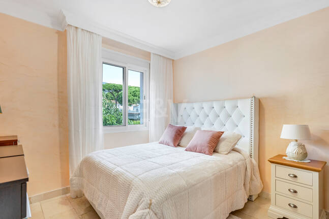 Villa with Private Access to the Beach and the Cabopino Marina