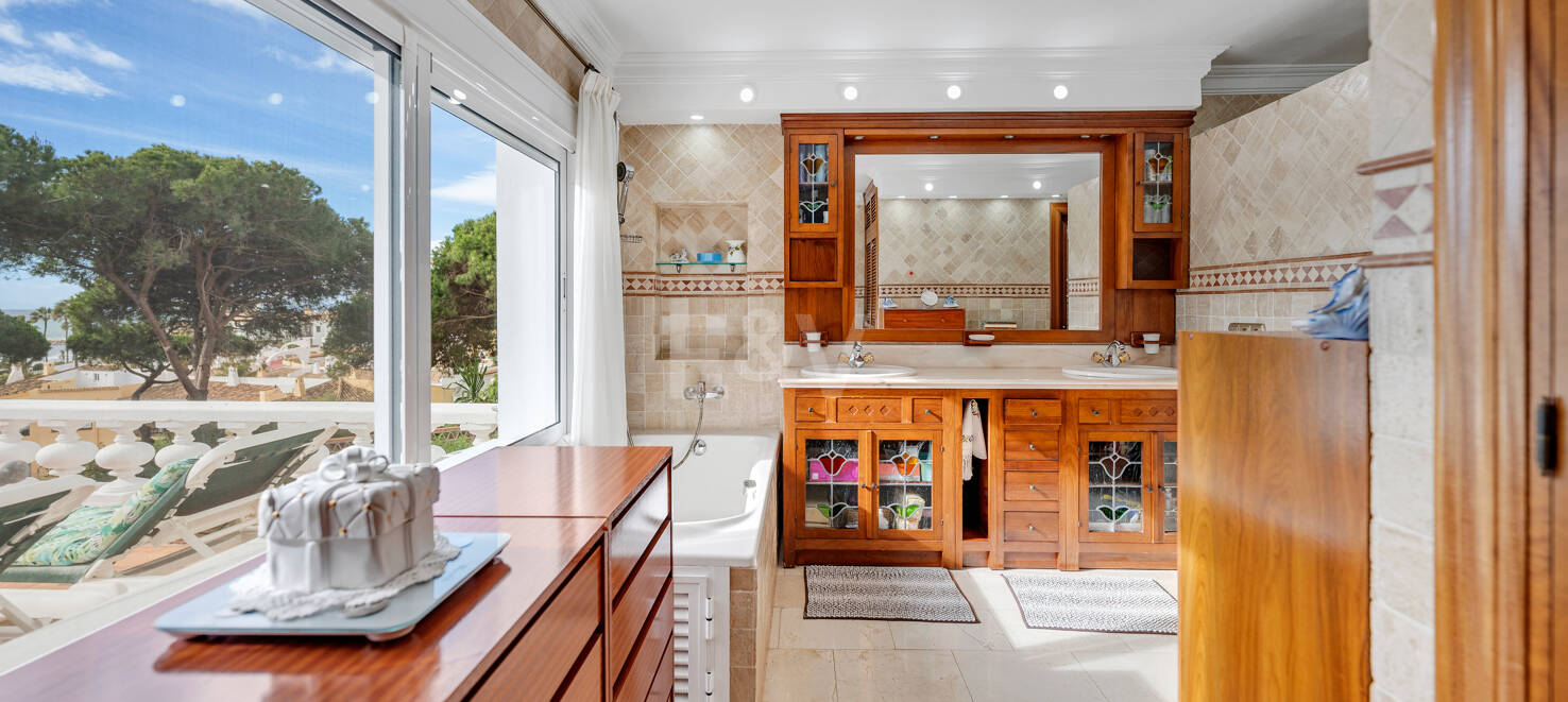 Luxury Villa with Private Access to Cabopino Marina and walking Distance to the Beach