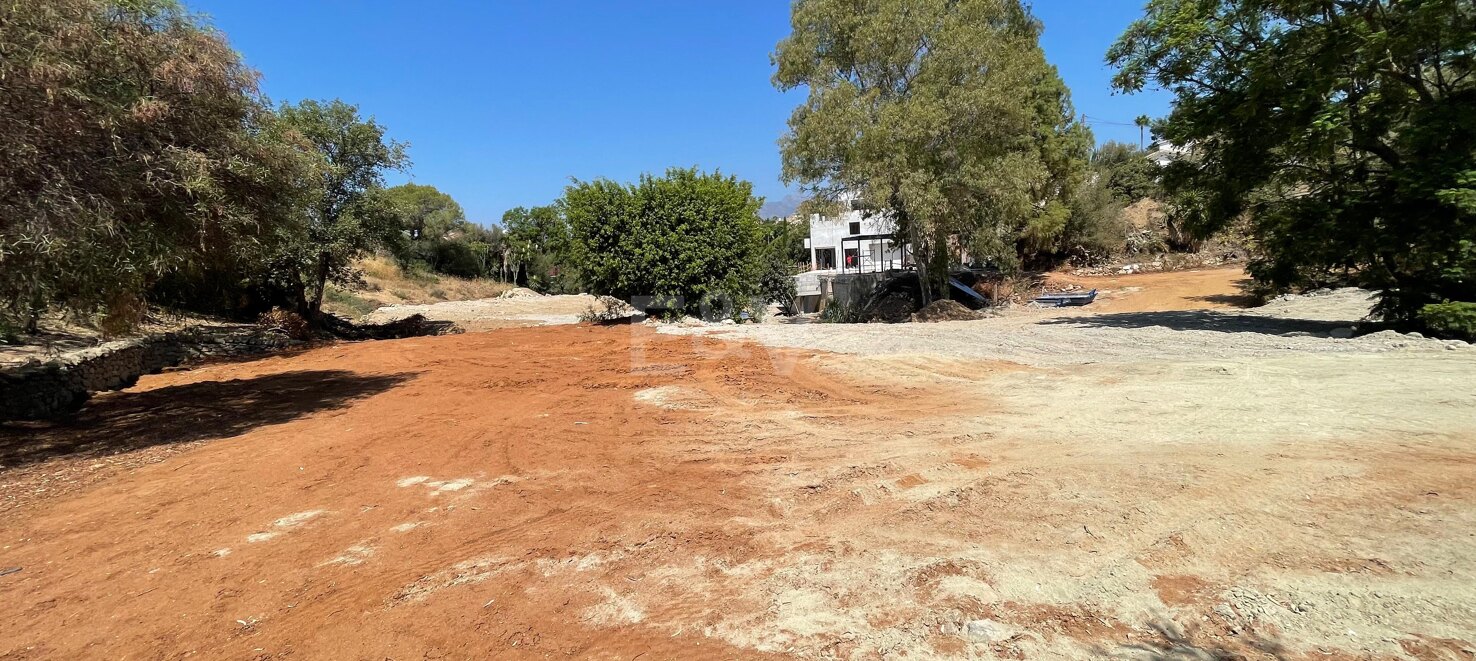 4 Exclusive Plots with Building Licence