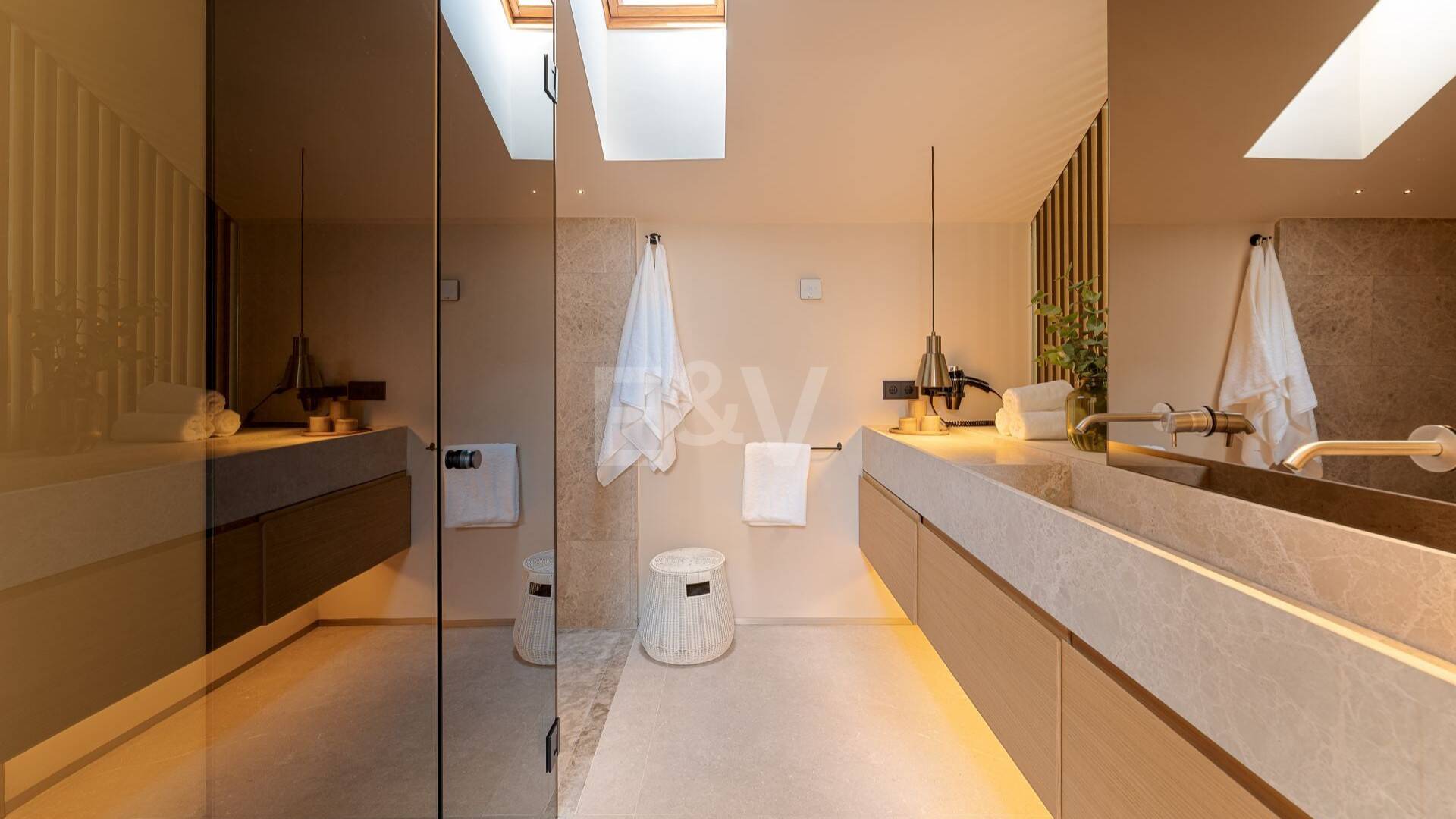 Duplex Penthouse with La Concha Views in Lomas del Rey